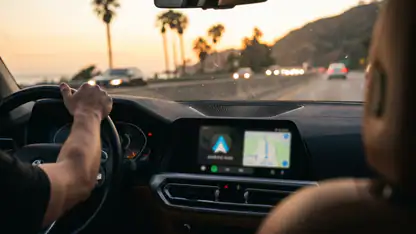 Android Autoの新OSアップデートで車内エンタメが進化